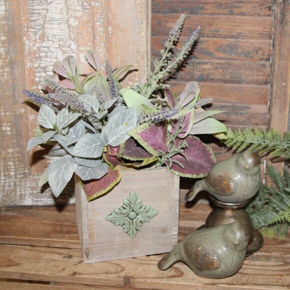 Rustic French Country Ceramic Decor Birds & Greenery Box Arrangement - Picture 1 of 8